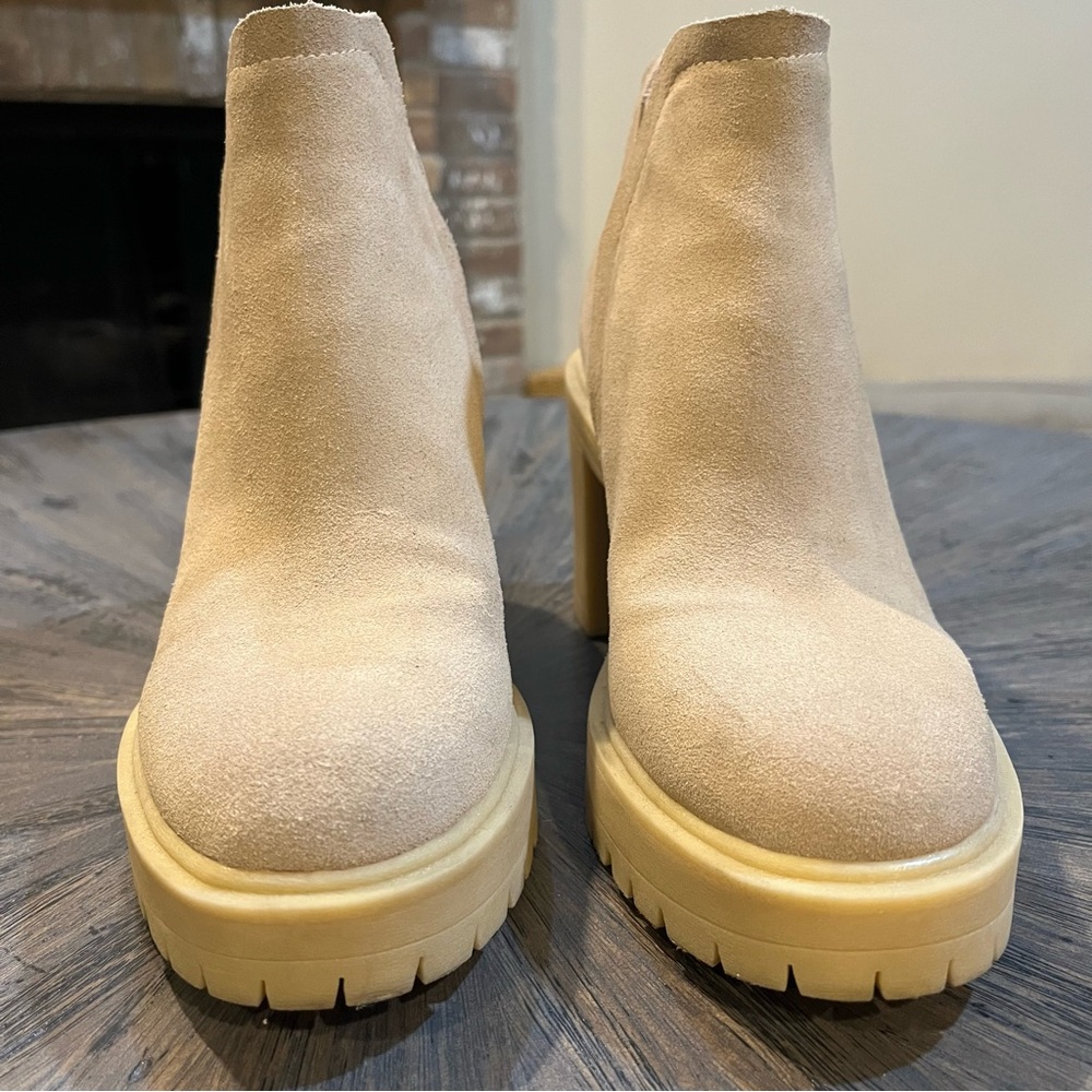 Dolce Vita Women's Light Sand Suede Lug Sole‎ Platform Ankle Booties. Size 8.5 - Picture 5 of 12